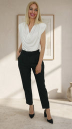Look de Pantalón Atelier negro con cinturón integrado mujer elegante con boy