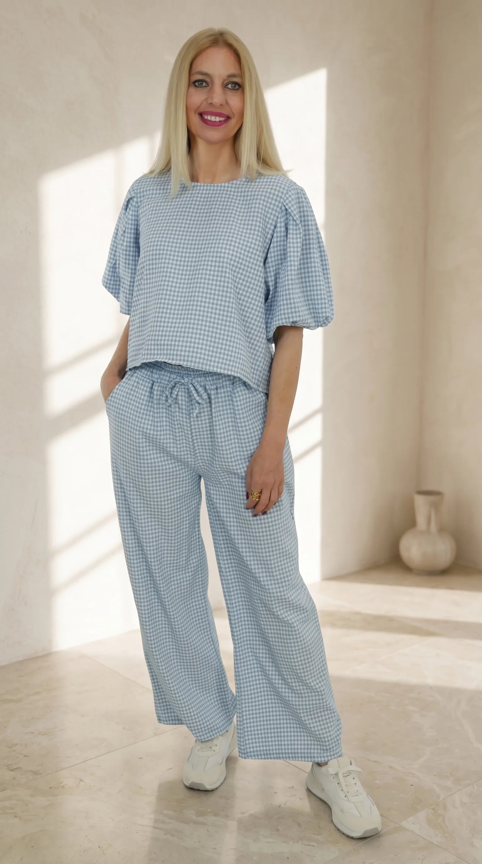 Pantalón vichy celeste mujer con top vichy de marga corta de la misma tela