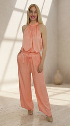Pantalón Satinado mujer de color salmón combinado con top de la misma tela