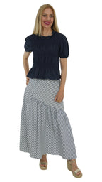 Falda midi de rayas en azul marino con volante