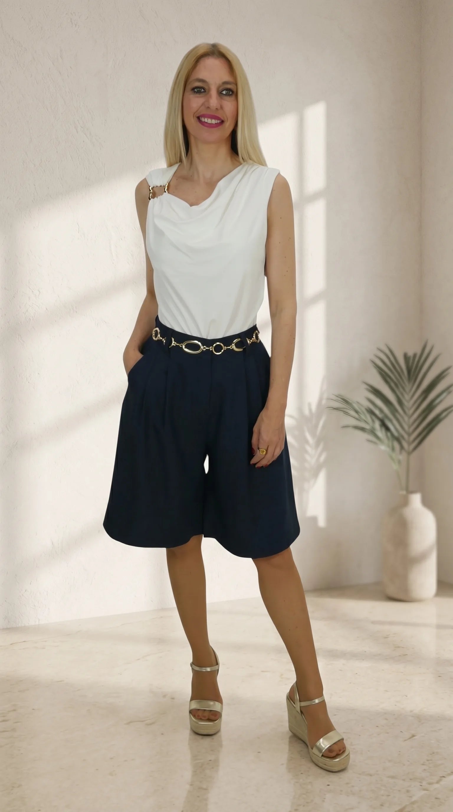 Look de Bermuda Sastre de colo negro con top aro blanco