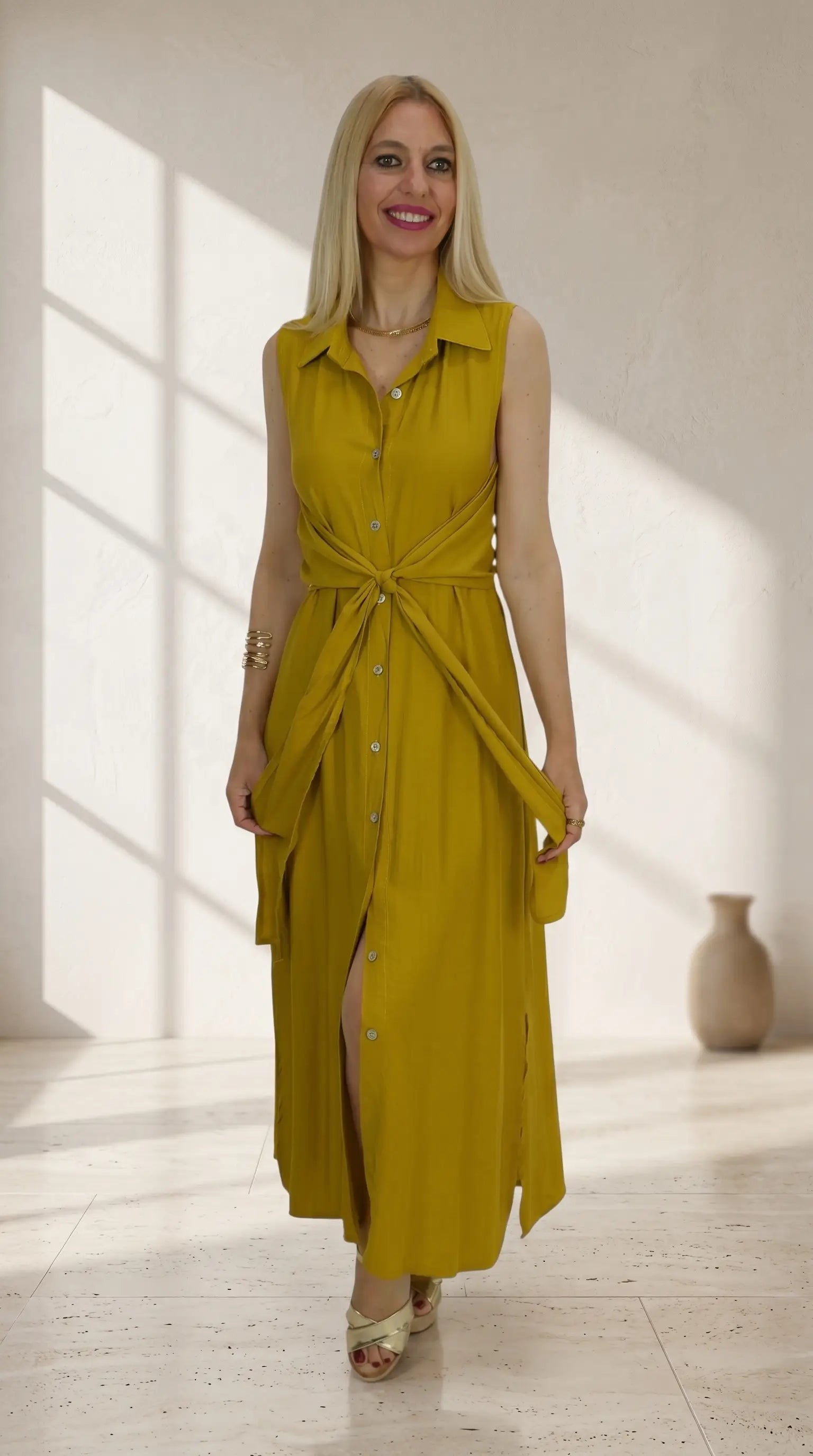 Vestido lazo mujer mostaza con lazo ajustable y caída ligera