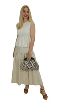 Bolso de mano geométrico en beige y negro con asa superior