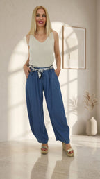 Look del Pantalón  Balloon Pañuelo de mujer con cinturón anudado y corte amplio