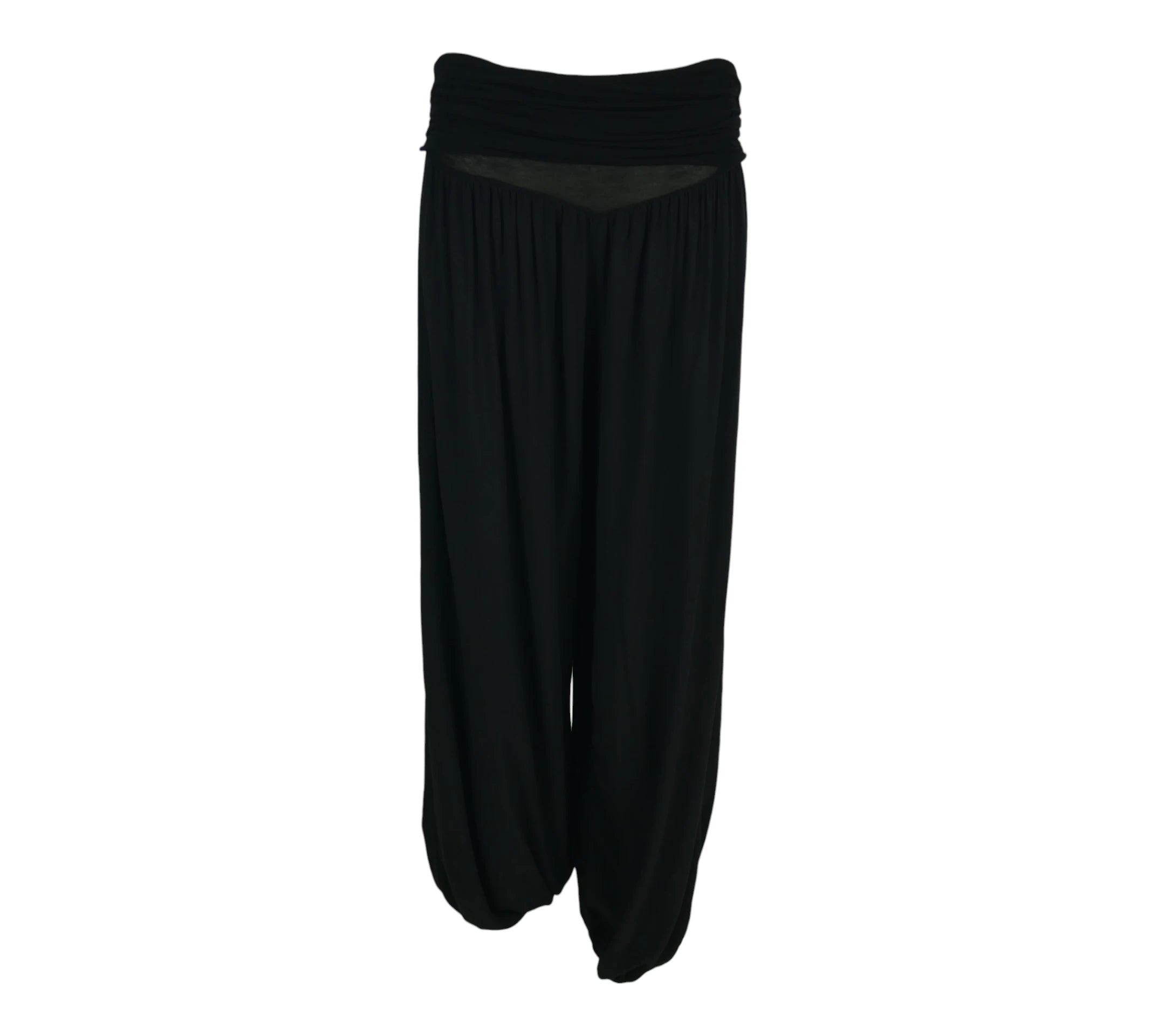 Pantalón fluido drapeado en color negro básico versátil y cómodo