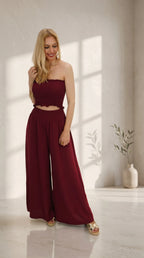 Look Conjunto Mykonos con sandalias de cuña doradas