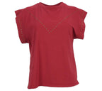 Look de Camiseta Tachuelas de color Burdeo