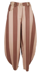 Pantalón Barrel Rayas con franjas verticales en beige y marrón, tiro alto y pernera redondeada.