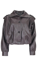 Chaqueta Frunces en color marrón y efecto piel, con botones delanteros, hombreras y bajo abullonado.