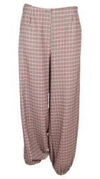 Pantalón Balloon Cuadros en tono camel, de tiro alto, con perneras amplias y bajos fruncidos.