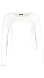 Camiseta Essential en color blanco, de manga larga, con cuello redondo, corte entallado y bajo en pico.
