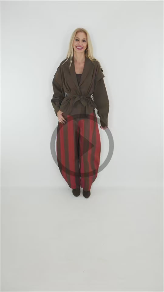 Pantalón Barrel Rayas y Trench Crop — vídeo