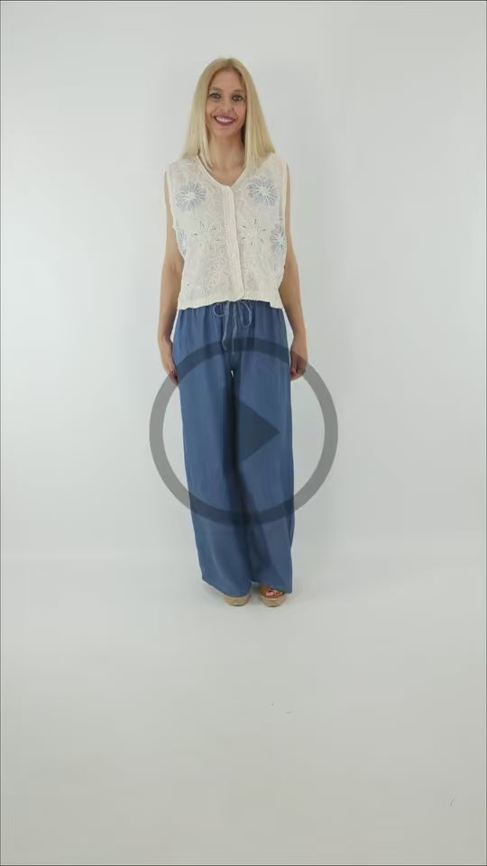 Video del Look Chaleco Crochet con pantalón fluido azul denim de talle alto y cordón ajustable