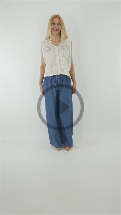 Video del Look Chaleco Crochet con pantalón fluido azul denim de talle alto y cordón ajustable