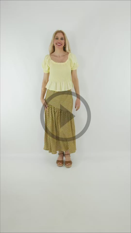 Video del Look de Falda Ondula de color  mostaza on top amarillo