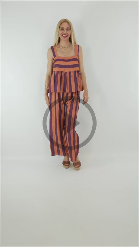 Look del Pantalón Mariola de rayas verticales naranja y morado con cintura elástica en look completo