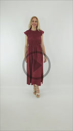 Vedio del Vestido Capri de color burdeo con cuñas doradas