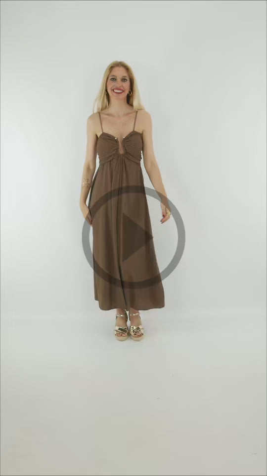 Vdeo del Look Vestido Santorini con sandalias de cuña doradas y accesorios en oro