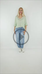 Video del Look de jersey punto rayas celeste mujer con jean